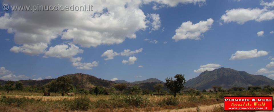 Ethiopia - Sulla strada per Turni - 17.jpg